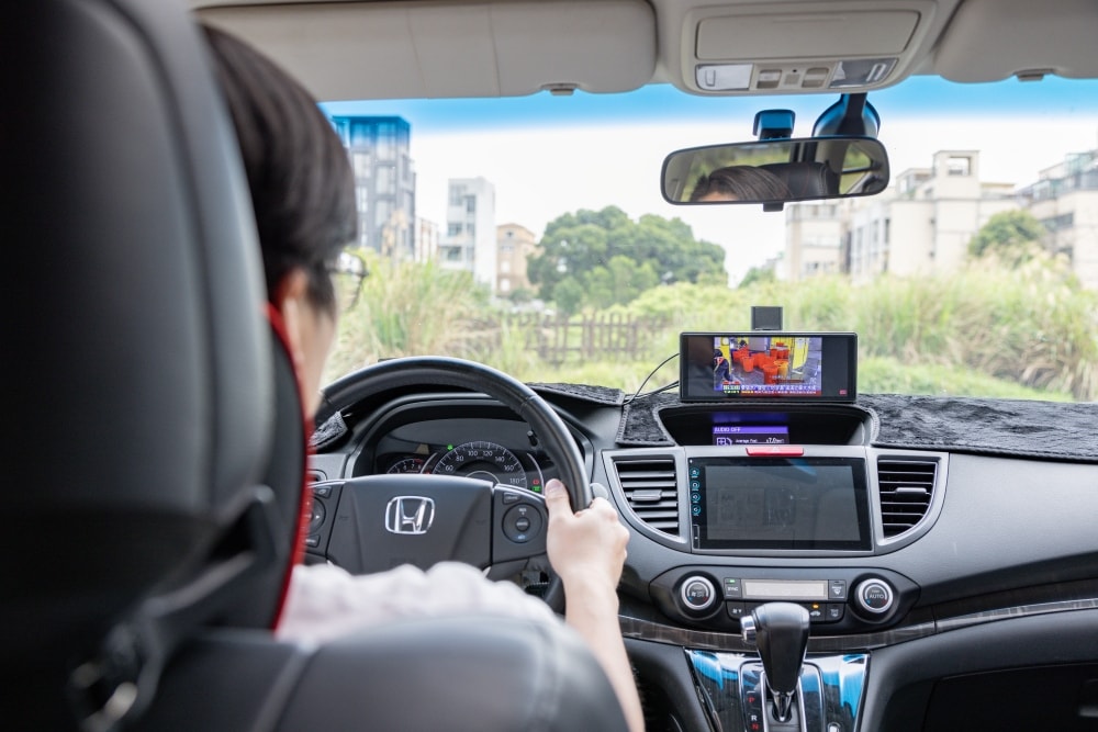好物分享。老車智慧升級「ALC i10PRO 安卓版智慧顯示屏」 | 10.26吋大螢幕整合行車記錄器、免拆機讓家裡的休旅車一秒跳級2026年高規格