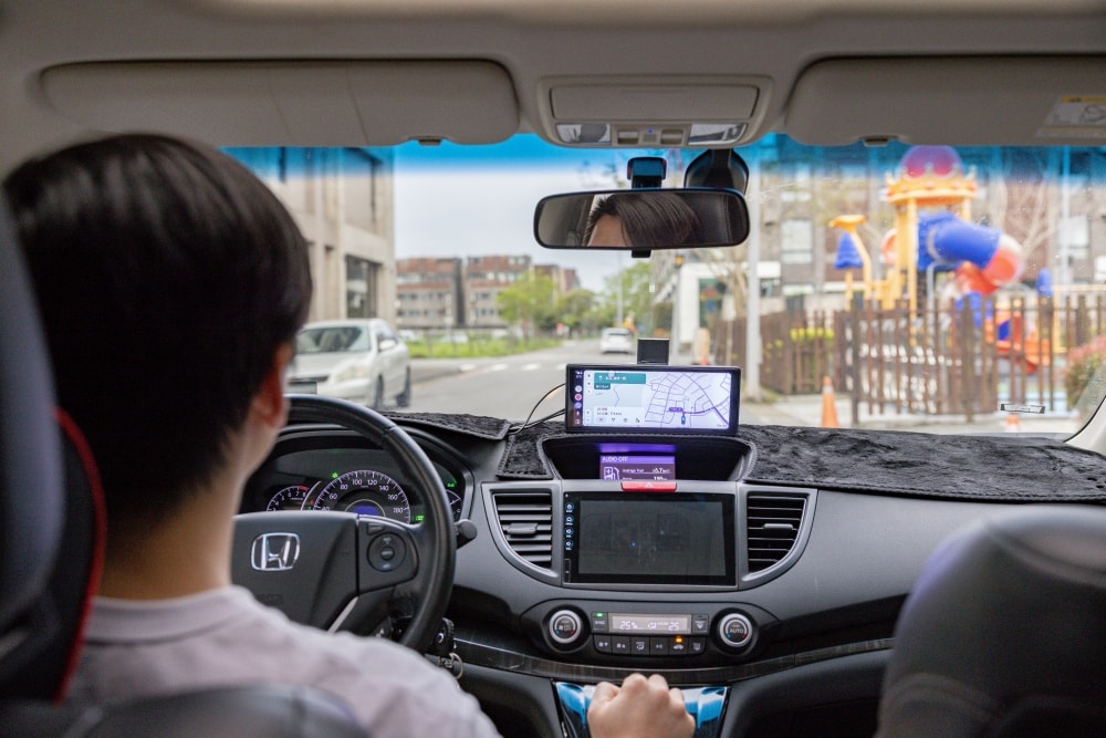 好物分享。老車智慧升級「ALC i10PRO 安卓版智慧顯示屏」 | 10.26吋大螢幕整合行車記錄器、免拆機讓家裡的休旅車一秒跳級2026年高規格