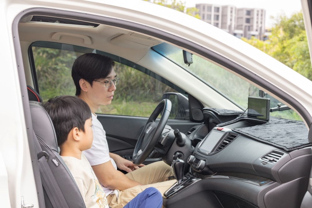 好物分享。老車智慧升級「ALC i10PRO 安卓版智慧顯示屏」 | 10.26吋大螢幕整合行車記錄器、免拆機讓家裡的休旅車一秒跳級2026年高規格