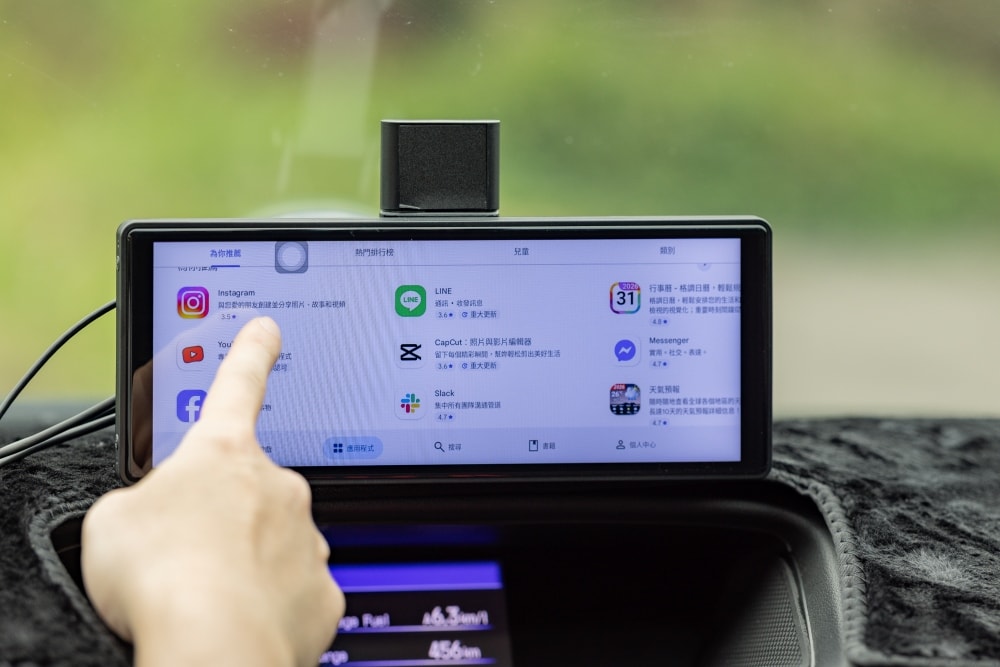 好物分享。老車智慧升級「ALC i10PRO 安卓版智慧顯示屏」 | 10.26吋大螢幕整合行車記錄器、免拆機讓家裡的休旅車一秒跳級2026年高規格