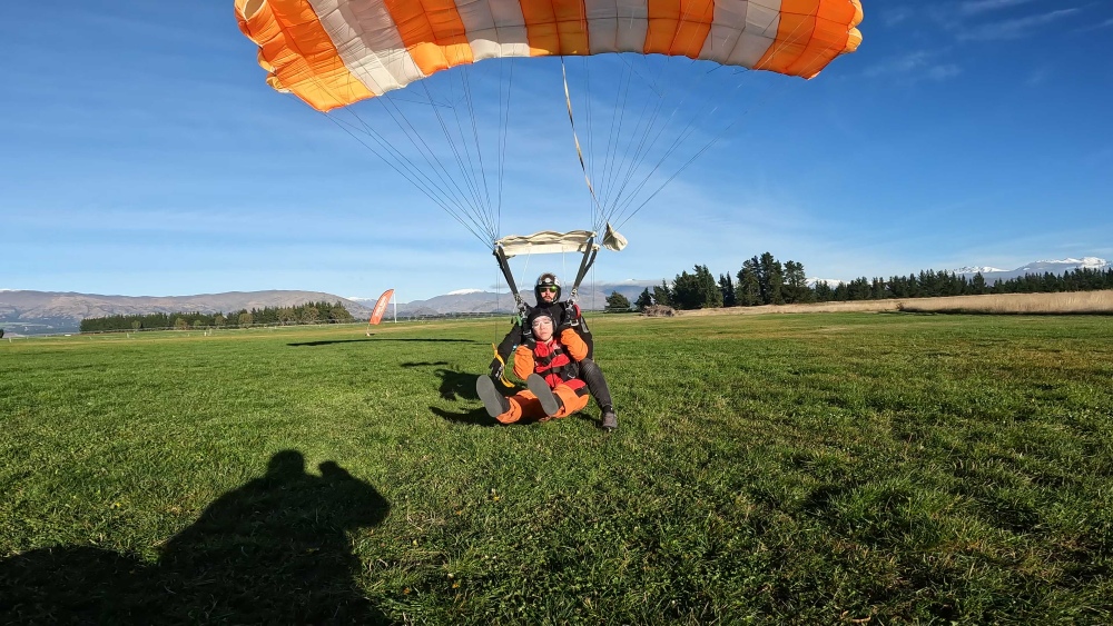 紐西蘭南島/瓦納卡.跳傘體驗「Skydive Wanaka」完整記錄 | 從 15,000英尺高空俯瞰南島絕美冰河湖景、收藏極限冒險的終極感動、完成人生清單 - 第30張圖 紐西蘭南島/瓦納卡.跳傘體驗「Skydive Wanaka」完整記錄 | 從 15,000英尺高空俯瞰南島絕美冰河湖景、收藏極限冒險的終極感動、完成人生清單