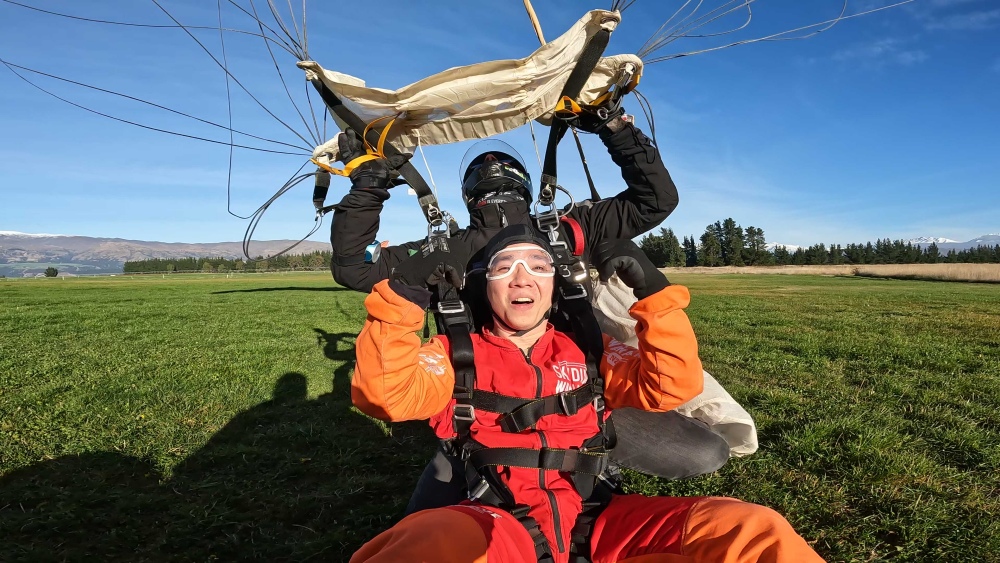 紐西蘭南島/瓦納卡.跳傘體驗「Skydive Wanaka」完整記錄 | 從 15,000英尺高空俯瞰南島絕美冰河湖景、收藏極限冒險的終極感動、完成人生清單 - 第75張圖 紐西蘭南島/瓦納卡.跳傘體驗「Skydive Wanaka」完整記錄 | 從 15,000英尺高空俯瞰南島絕美冰河湖景、收藏極限冒險的終極感動、完成人生清單