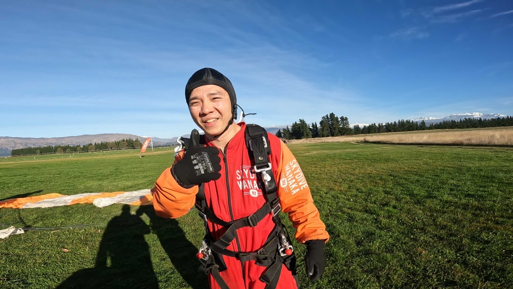 紐西蘭南島/瓦納卡.跳傘體驗「Skydive Wanaka」完整記錄 | 從 15,000英尺高空俯瞰南島絕美冰河湖景、收藏極限冒險的終極感動、完成人生清單 - 第76張圖 紐西蘭南島/瓦納卡.跳傘體驗「Skydive Wanaka」完整記錄 | 從 15,000英尺高空俯瞰南島絕美冰河湖景、收藏極限冒險的終極感動、完成人生清單