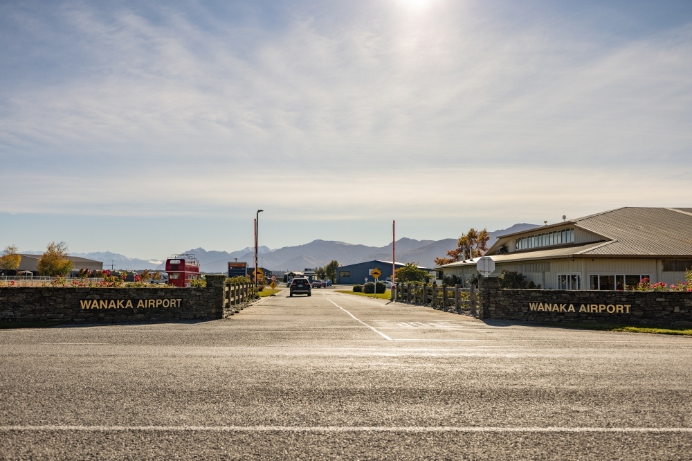 紐西蘭南島/瓦納卡.跳傘體驗「Skydive Wanaka」完整記錄 | 從 15,000英尺高空俯瞰南島絕美冰河湖景、收藏極限冒險的終極感動、完成人生清單 - 第7張圖 紐西蘭南島/瓦納卡.跳傘體驗「Skydive Wanaka」完整記錄 | 從 15,000英尺高空俯瞰南島絕美冰河湖景、收藏極限冒險的終極感動、完成人生清單
