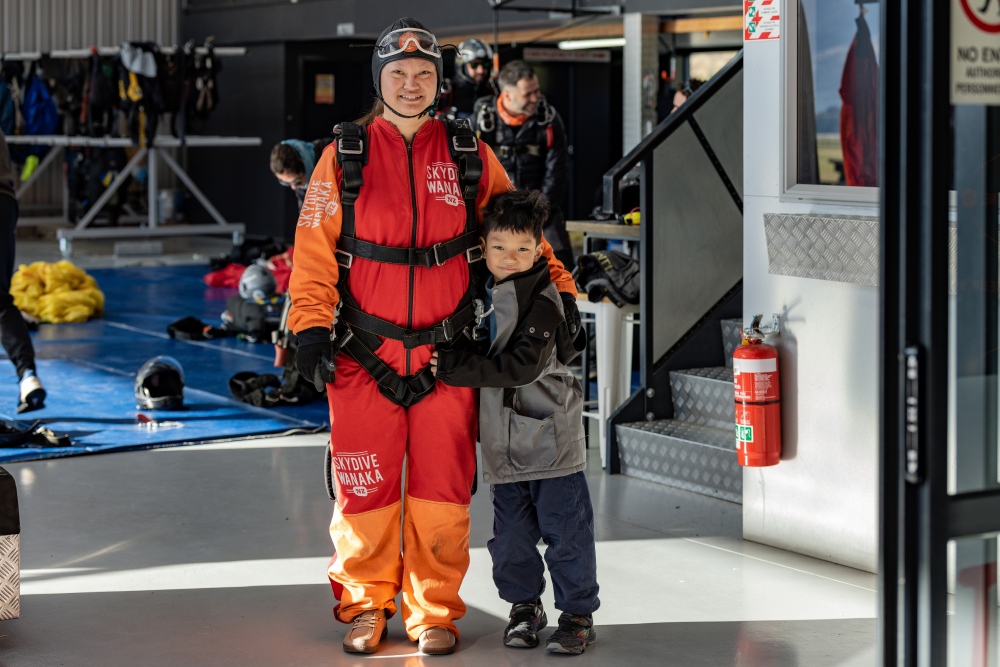 紐西蘭南島/瓦納卡.跳傘體驗「Skydive Wanaka」完整記錄 | 從 15,000英尺高空俯瞰南島絕美冰河湖景、收藏極限冒險的終極感動、完成人生清單 - 第78張圖 紐西蘭南島/瓦納卡.跳傘體驗「Skydive Wanaka」完整記錄 | 從 15,000英尺高空俯瞰南島絕美冰河湖景、收藏極限冒險的終極感動、完成人生清單
