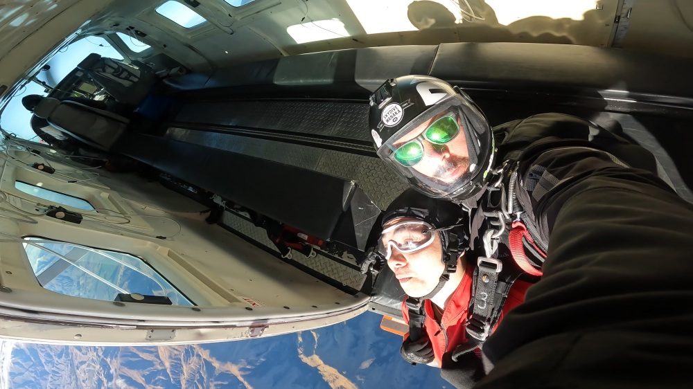 紐西蘭南島/瓦納卡.跳傘體驗「Skydive Wanaka」完整記錄 | 從 15,000英尺高空俯瞰南島絕美冰河湖景、收藏極限冒險的終極感動、完成人生清單 - 第54張圖 紐西蘭南島/瓦納卡.跳傘體驗「Skydive Wanaka」完整記錄 | 從 15,000英尺高空俯瞰南島絕美冰河湖景、收藏極限冒險的終極感動、完成人生清單