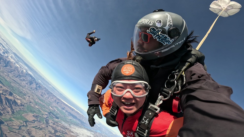 紐西蘭南島/瓦納卡.跳傘體驗「Skydive Wanaka」完整記錄 | 從 15,000英尺高空俯瞰南島絕美冰河湖景、收藏極限冒險的終極感動、完成人生清單 - 第57張圖 紐西蘭南島/瓦納卡.跳傘體驗「Skydive Wanaka」完整記錄 | 從 15,000英尺高空俯瞰南島絕美冰河湖景、收藏極限冒險的終極感動、完成人生清單