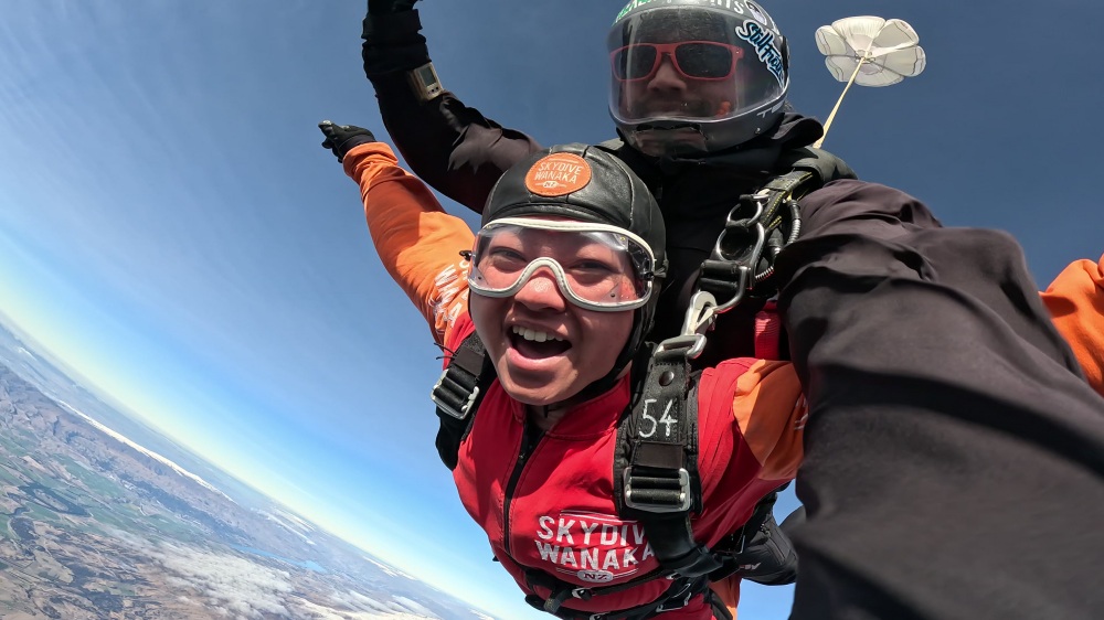 紐西蘭南島/瓦納卡.跳傘體驗「Skydive Wanaka」完整記錄 | 從 15,000英尺高空俯瞰南島絕美冰河湖景、收藏極限冒險的終極感動、完成人生清單 - 第66張圖 紐西蘭南島/瓦納卡.跳傘體驗「Skydive Wanaka」完整記錄 | 從 15,000英尺高空俯瞰南島絕美冰河湖景、收藏極限冒險的終極感動、完成人生清單