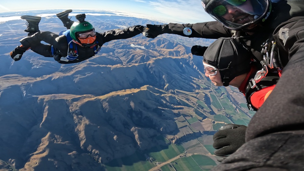 紐西蘭南島/瓦納卡.跳傘體驗「Skydive Wanaka」完整記錄 | 從 15,000英尺高空俯瞰南島絕美冰河湖景、收藏極限冒險的終極感動、完成人生清單 - 第60張圖 紐西蘭南島/瓦納卡.跳傘體驗「Skydive Wanaka」完整記錄 | 從 15,000英尺高空俯瞰南島絕美冰河湖景、收藏極限冒險的終極感動、完成人生清單
