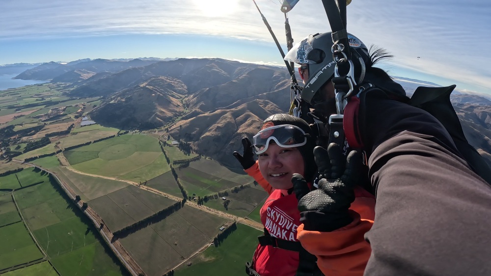 紐西蘭南島/瓦納卡.跳傘體驗「Skydive Wanaka」完整記錄 | 從 15,000英尺高空俯瞰南島絕美冰河湖景、收藏極限冒險的終極感動、完成人生清單 - 第72張圖 紐西蘭南島/瓦納卡.跳傘體驗「Skydive Wanaka」完整記錄 | 從 15,000英尺高空俯瞰南島絕美冰河湖景、收藏極限冒險的終極感動、完成人生清單