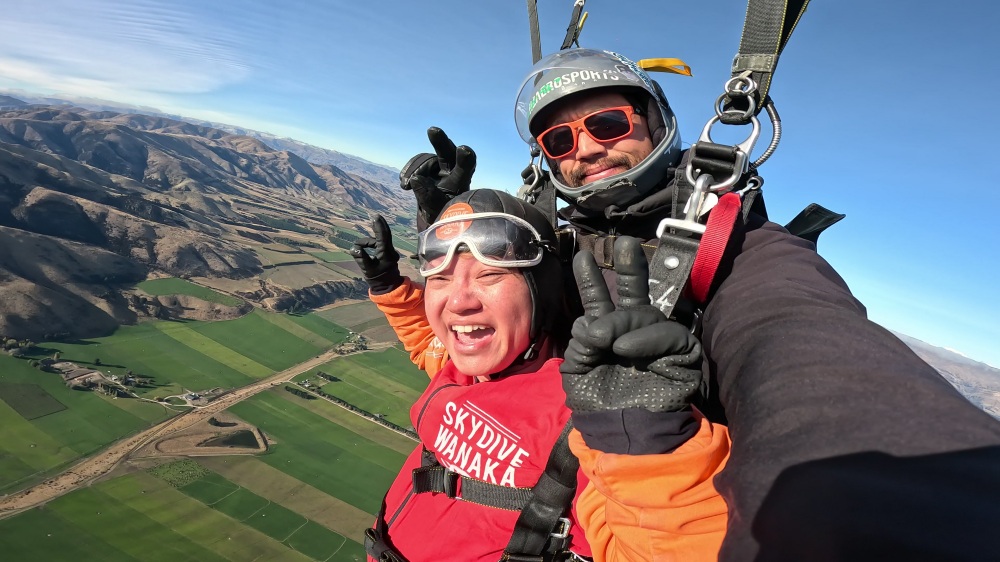 紐西蘭南島/瓦納卡.跳傘體驗「Skydive Wanaka」完整記錄 | 從 15,000英尺高空俯瞰南島絕美冰河湖景、收藏極限冒險的終極感動、完成人生清單 - 第73張圖 紐西蘭南島/瓦納卡.跳傘體驗「Skydive Wanaka」完整記錄 | 從 15,000英尺高空俯瞰南島絕美冰河湖景、收藏極限冒險的終極感動、完成人生清單