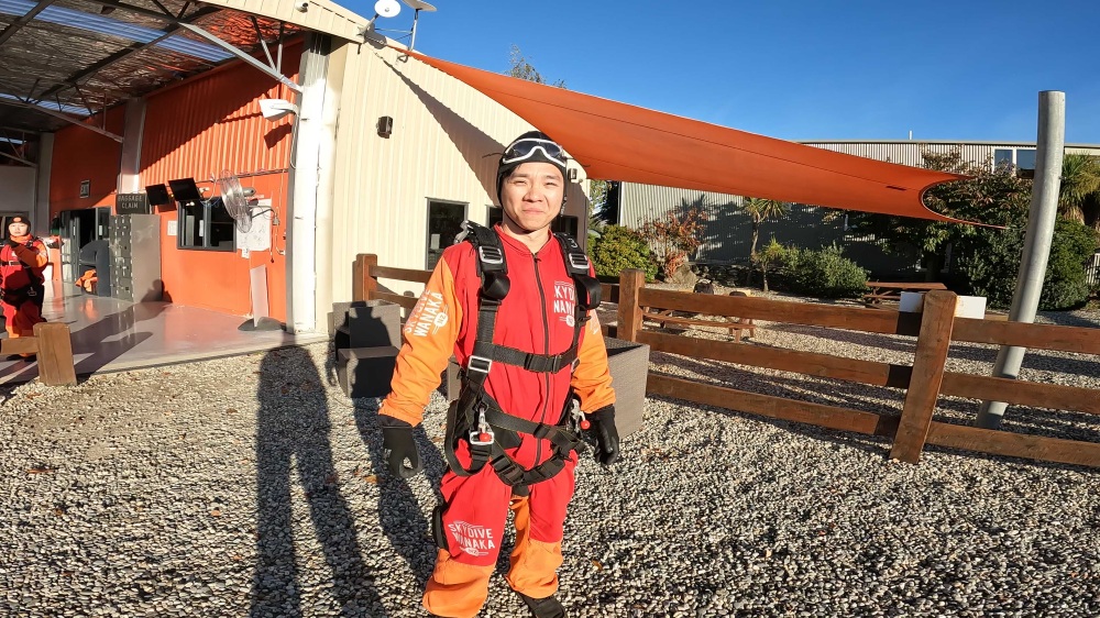紐西蘭南島/瓦納卡.跳傘體驗「Skydive Wanaka」完整記錄 | 從 15,000英尺高空俯瞰南島絕美冰河湖景、收藏極限冒險的終極感動、完成人生清單 - 第38張圖 紐西蘭南島/瓦納卡.跳傘體驗「Skydive Wanaka」完整記錄 | 從 15,000英尺高空俯瞰南島絕美冰河湖景、收藏極限冒險的終極感動、完成人生清單