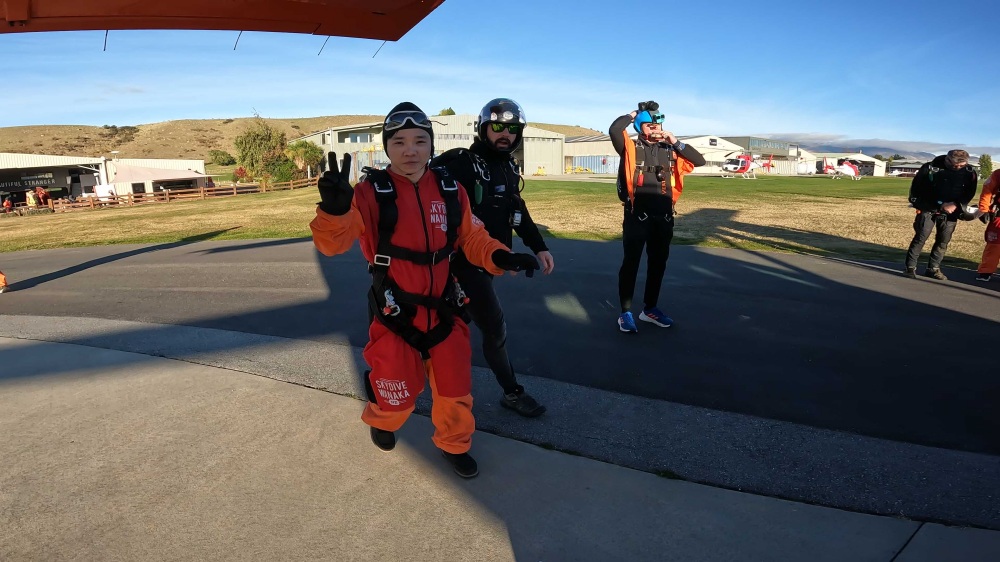 紐西蘭南島/瓦納卡.跳傘體驗「Skydive Wanaka」完整記錄 | 從 15,000英尺高空俯瞰南島絕美冰河湖景、收藏極限冒險的終極感動、完成人生清單 - 第39張圖 紐西蘭南島/瓦納卡.跳傘體驗「Skydive Wanaka」完整記錄 | 從 15,000英尺高空俯瞰南島絕美冰河湖景、收藏極限冒險的終極感動、完成人生清單