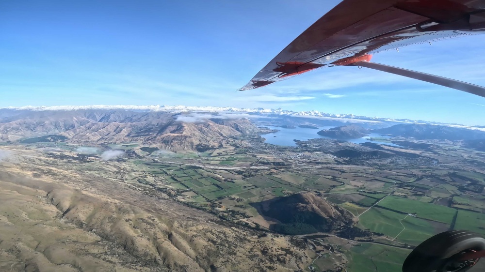 紐西蘭南島/瓦納卡.跳傘體驗「Skydive Wanaka」完整記錄 | 從 15,000英尺高空俯瞰南島絕美冰河湖景、收藏極限冒險的終極感動、完成人生清單 - 第48張圖 紐西蘭南島/瓦納卡.跳傘體驗「Skydive Wanaka」完整記錄 | 從 15,000英尺高空俯瞰南島絕美冰河湖景、收藏極限冒險的終極感動、完成人生清單
