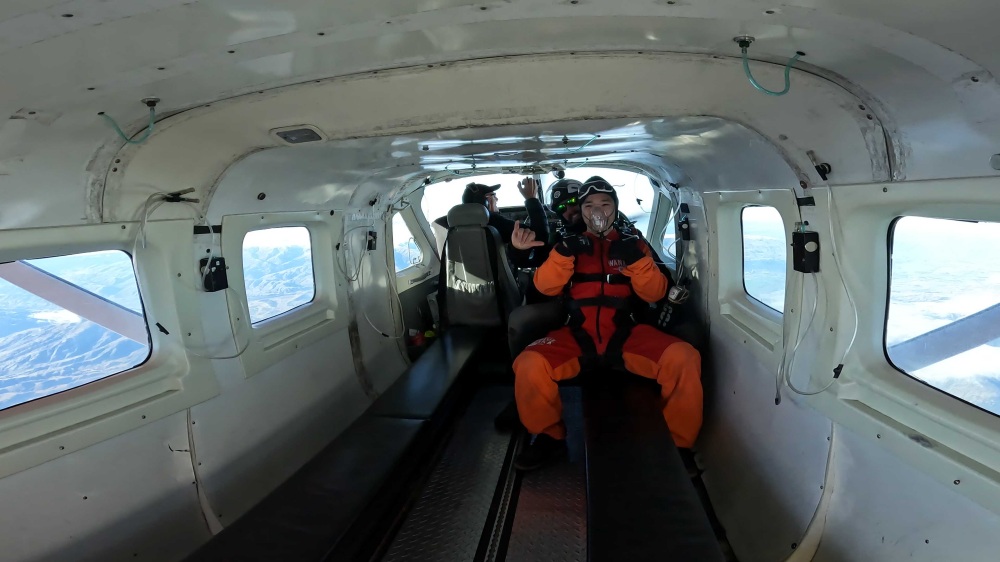紐西蘭南島/瓦納卡.跳傘體驗「Skydive Wanaka」完整記錄 | 從 15,000英尺高空俯瞰南島絕美冰河湖景、收藏極限冒險的終極感動、完成人生清單 - 第10張圖 紐西蘭南島/瓦納卡.跳傘體驗「Skydive Wanaka」完整記錄 | 從 15,000英尺高空俯瞰南島絕美冰河湖景、收藏極限冒險的終極感動、完成人生清單