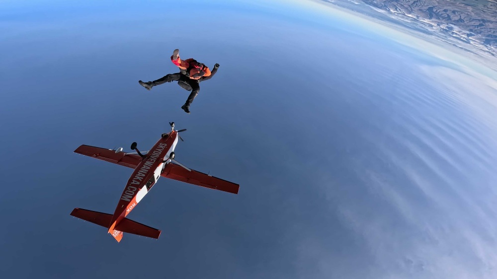 紐西蘭南島/瓦納卡.跳傘體驗「Skydive Wanaka」完整記錄 | 從 15,000英尺高空俯瞰南島絕美冰河湖景、收藏極限冒險的終極感動、完成人生清單 - 第56張圖 紐西蘭南島/瓦納卡.跳傘體驗「Skydive Wanaka」完整記錄 | 從 15,000英尺高空俯瞰南島絕美冰河湖景、收藏極限冒險的終極感動、完成人生清單