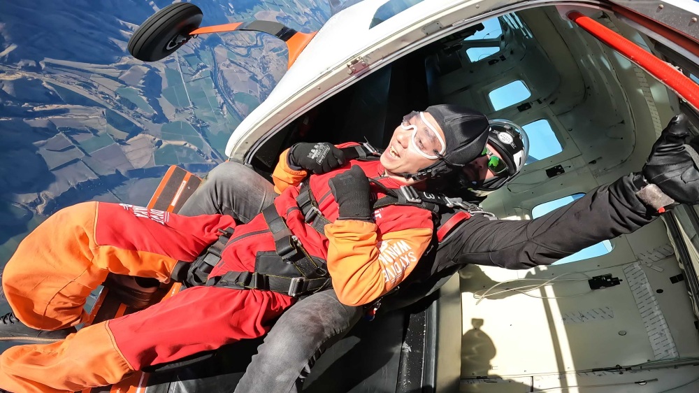 紐西蘭南島/瓦納卡.跳傘體驗「Skydive Wanaka」完整記錄 | 從 15,000英尺高空俯瞰南島絕美冰河湖景、收藏極限冒險的終極感動、完成人生清單 - 第53張圖 紐西蘭南島/瓦納卡.跳傘體驗「Skydive Wanaka」完整記錄 | 從 15,000英尺高空俯瞰南島絕美冰河湖景、收藏極限冒險的終極感動、完成人生清單