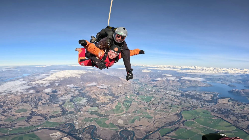 紐西蘭南島/瓦納卡.跳傘體驗「Skydive Wanaka」完整記錄 | 從 15,000英尺高空俯瞰南島絕美冰河湖景、收藏極限冒險的終極感動、完成人生清單 - 第29張圖 紐西蘭南島/瓦納卡.跳傘體驗「Skydive Wanaka」完整記錄 | 從 15,000英尺高空俯瞰南島絕美冰河湖景、收藏極限冒險的終極感動、完成人生清單
