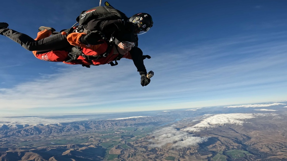 紐西蘭南島/瓦納卡.跳傘體驗「Skydive Wanaka」完整記錄 | 從 15,000英尺高空俯瞰南島絕美冰河湖景、收藏極限冒險的終極感動、完成人生清單 - 第28張圖 紐西蘭南島/瓦納卡.跳傘體驗「Skydive Wanaka」完整記錄 | 從 15,000英尺高空俯瞰南島絕美冰河湖景、收藏極限冒險的終極感動、完成人生清單