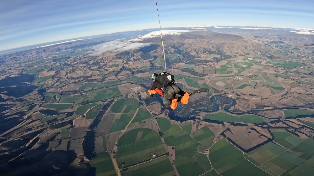 紐西蘭南島/瓦納卡.跳傘體驗「Skydive Wanaka」完整記錄 | 從 15,000英尺高空俯瞰南島絕美冰河湖景、收藏極限冒險的終極感動、完成人生清單 - 第62張圖 紐西蘭南島/瓦納卡.跳傘體驗「Skydive Wanaka」完整記錄 | 從 15,000英尺高空俯瞰南島絕美冰河湖景、收藏極限冒險的終極感動、完成人生清單