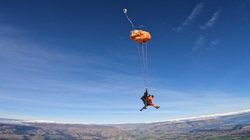 紐西蘭南島/瓦納卡.跳傘體驗「Skydive Wanaka」完整記錄 | 從 15,000英尺高空俯瞰南島絕美冰河湖景、收藏極限冒險的終極感動、完成人生清單 - 第3張圖 紐西蘭南島/瓦納卡.跳傘體驗「Skydive Wanaka」完整記錄 | 從 15,000英尺高空俯瞰南島絕美冰河湖景、收藏極限冒險的終極感動、完成人生清單