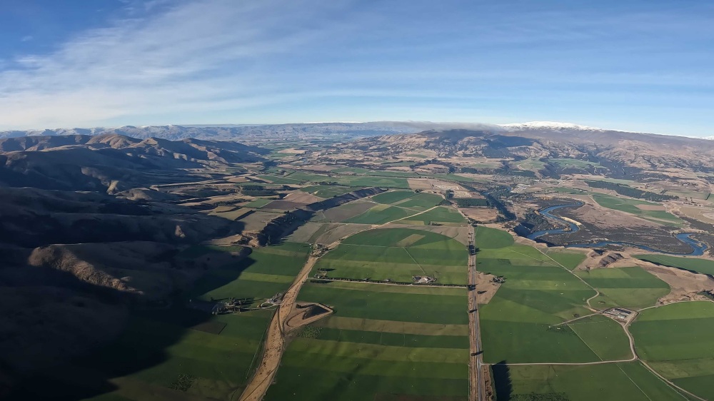 紐西蘭南島/瓦納卡.跳傘體驗「Skydive Wanaka」完整記錄 | 從 15,000英尺高空俯瞰南島絕美冰河湖景、收藏極限冒險的終極感動、完成人生清單 - 第71張圖 紐西蘭南島/瓦納卡.跳傘體驗「Skydive Wanaka」完整記錄 | 從 15,000英尺高空俯瞰南島絕美冰河湖景、收藏極限冒險的終極感動、完成人生清單
