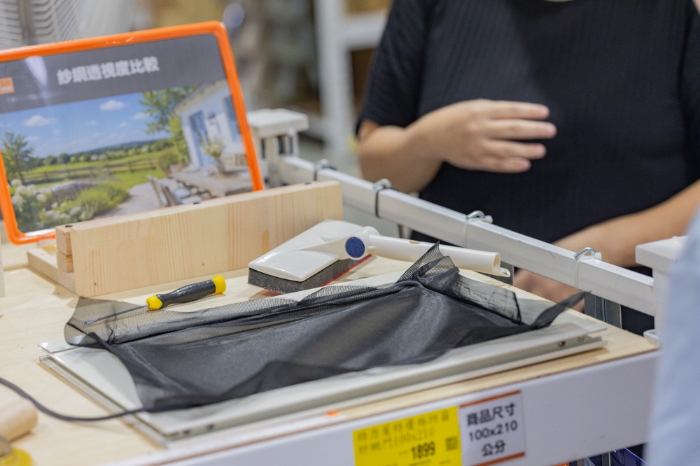 台北/內湖。特力屋台北內湖店「特力屋特優絲防霾紗網」 | 開窗通風有灰塵異味怎麼辦?現場體驗阻隔效果,DIY更換紗窗改善落塵與異味困擾,居家空氣再升級! - 第15張圖 台北/內湖。特力屋台北內湖店「特力屋特優絲防霾紗網」 | 開窗通風有灰塵異味怎麼辦?現場體驗阻隔效果,DIY更換紗窗改善落塵與異味困擾,居家空氣再升級!