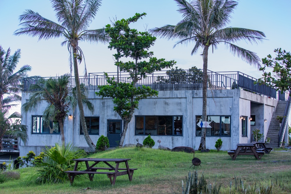 台東/長濱。巴歌浪船屋藝術園區 | 午後海風、漂流木藝術與山海料理的放鬆時光 - 第20張圖 台東/長濱。巴歌浪船屋藝術園區 | 午後海風、漂流木藝術與山海料理的放鬆時光