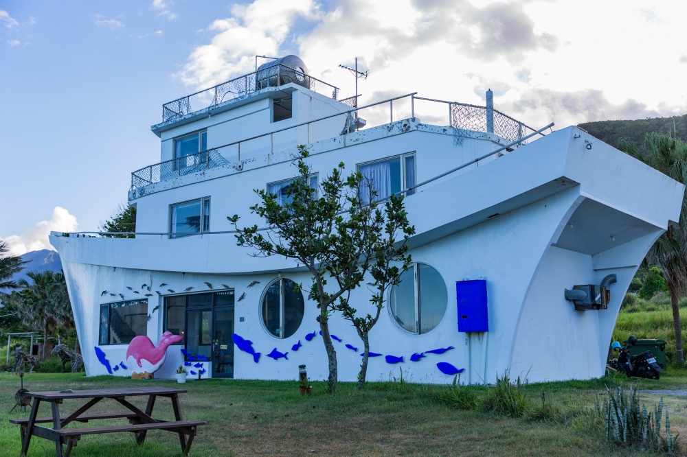 台東/長濱。巴歌浪船屋藝術園區 | 午後海風、漂流木藝術與山海料理的放鬆時光 - 第6張圖 台東/長濱。巴歌浪船屋藝術園區 | 午後海風、漂流木藝術與山海料理的放鬆時光